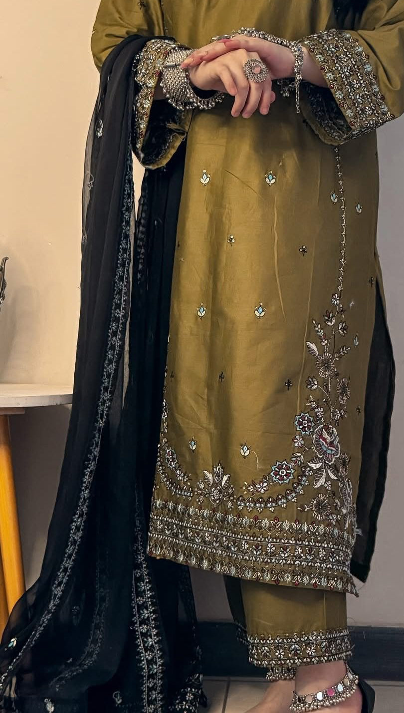 EMBROIDERY 3 PIECE UNSTITCHED LOWN SUIT